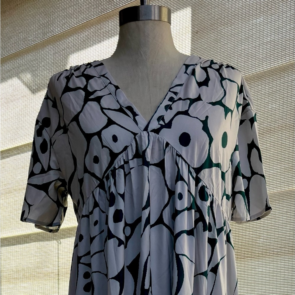 Maxi dress, flowy, short sleeve, size medium